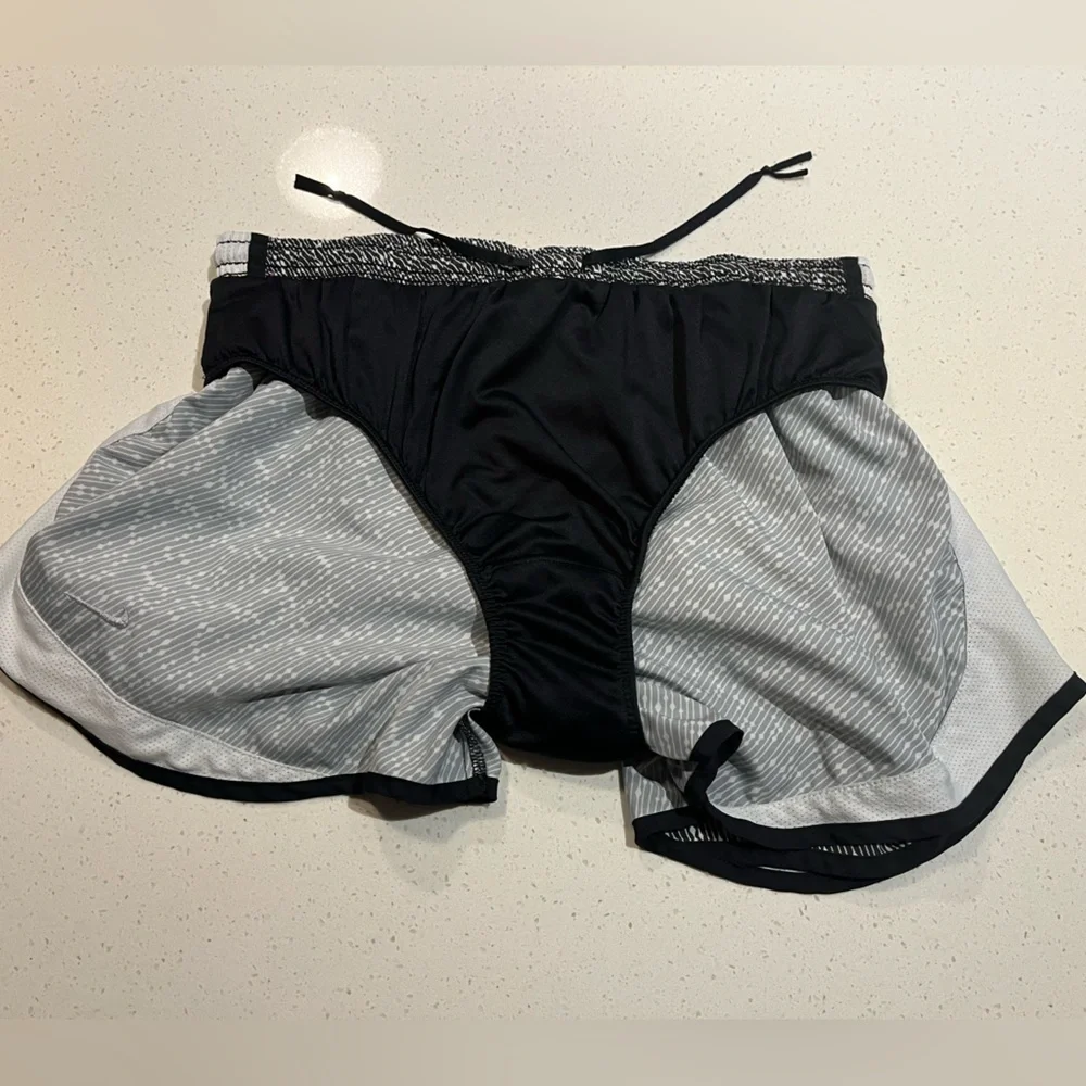 Nike Dri-Fit Tempo Running Shorts in Black & White Size Large